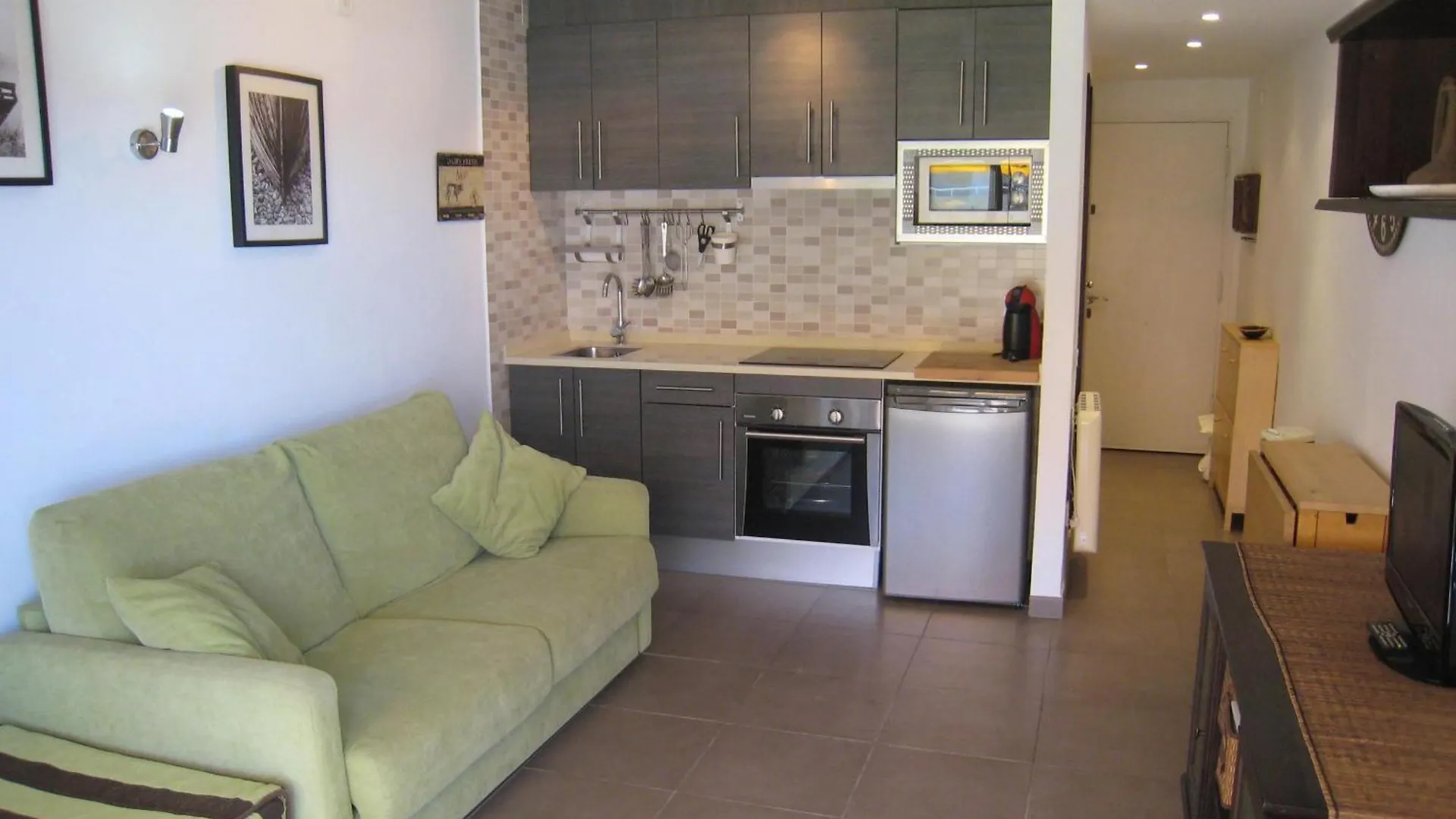 Estudio Renovado Con Acceso Directo A La Playa, Piscina Y Jardin En L'Estartit - Es-323-35 ספרד